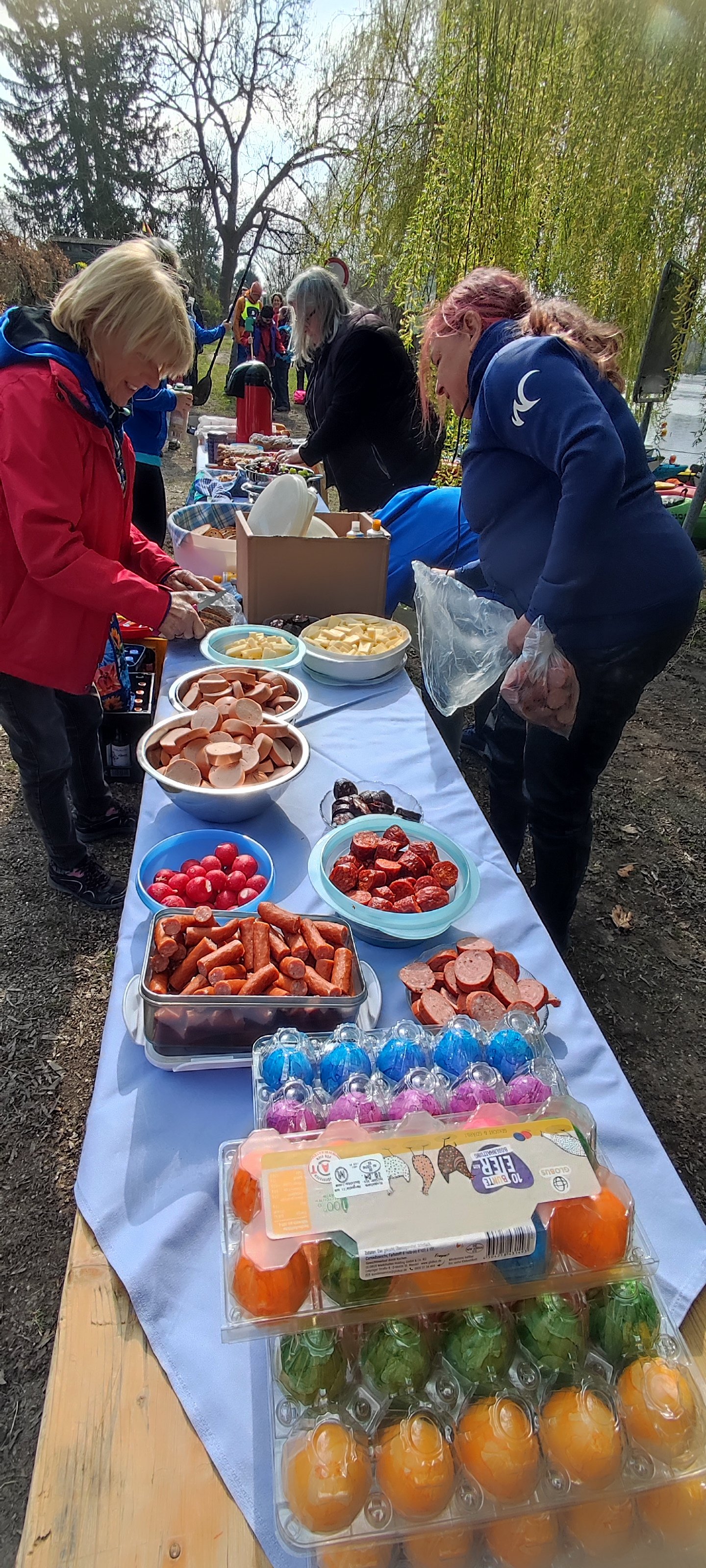 leckeres Büfett mit Eierzählmaschine