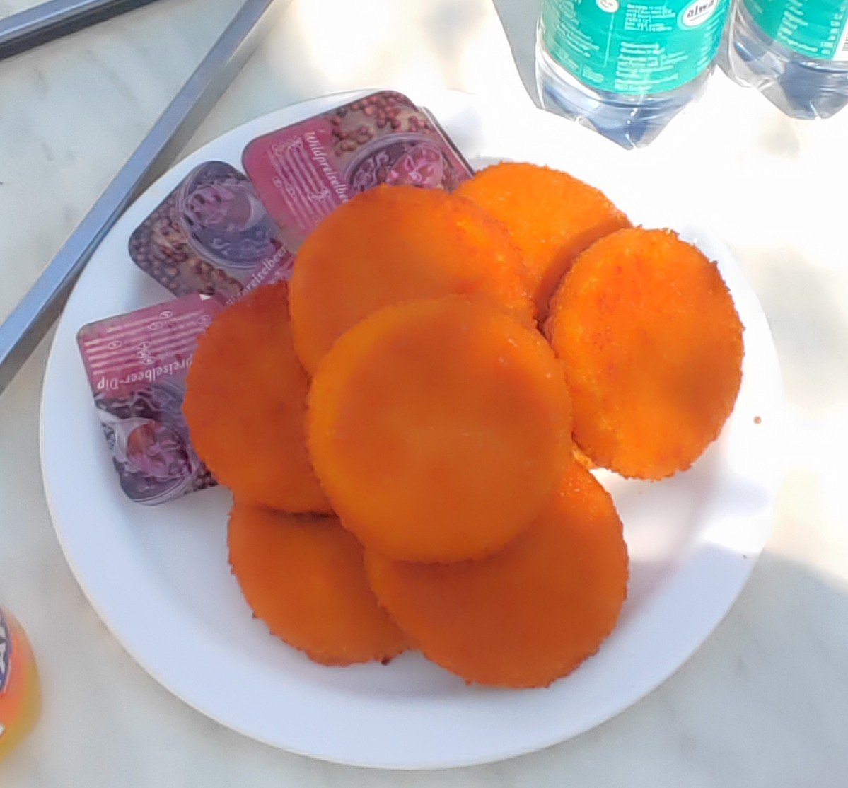 gebackener Camenbert mit Wildpreiselbeersauce