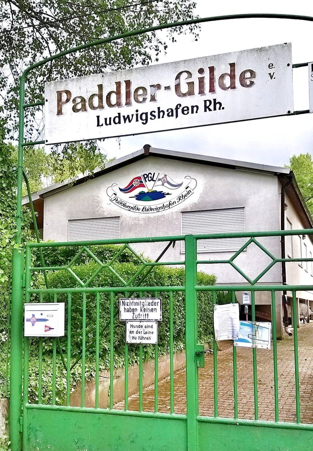 Vereinsgelände direkt am Rhein